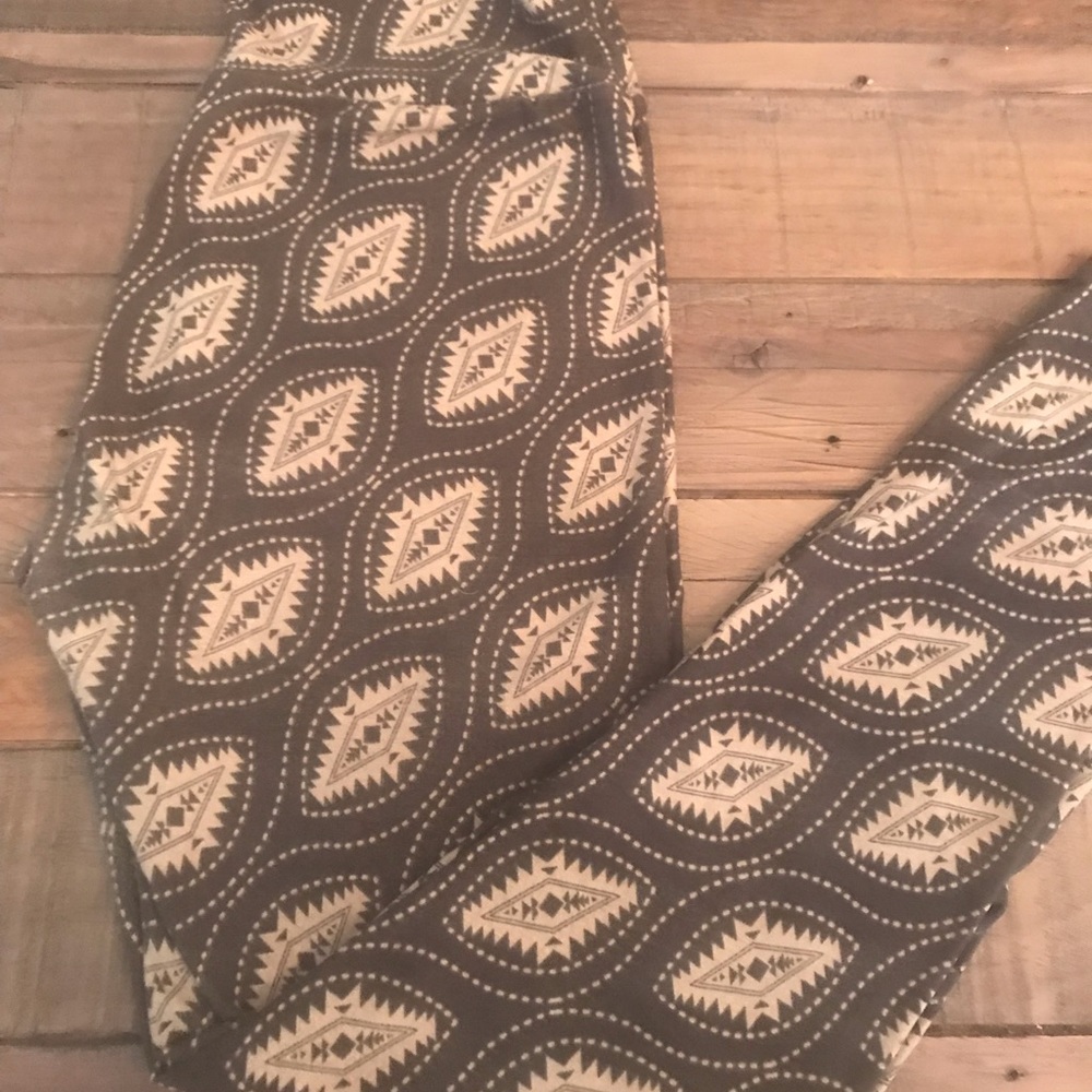LuLaRoe gray medallion leggings OS